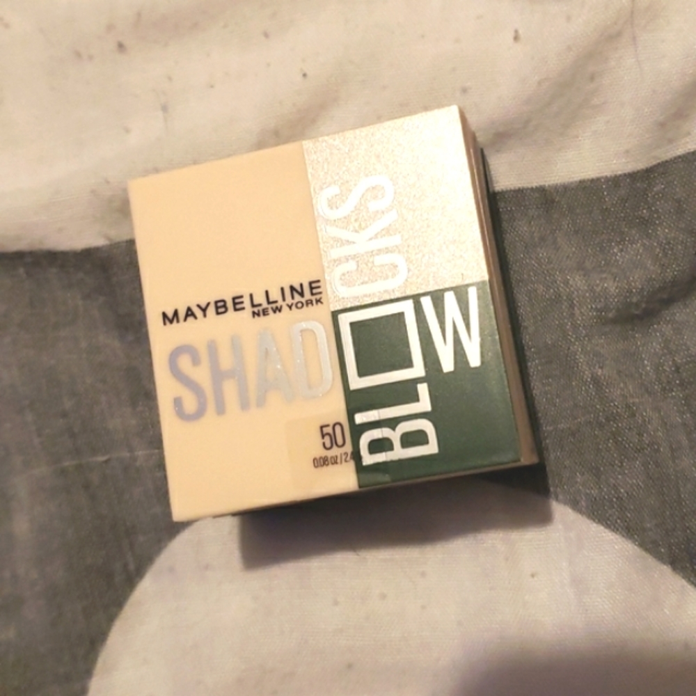 MAYBELLINE Shadow Blocks | Free Add on**